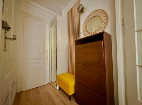 Renovated Spacious Apartment with Free Parking