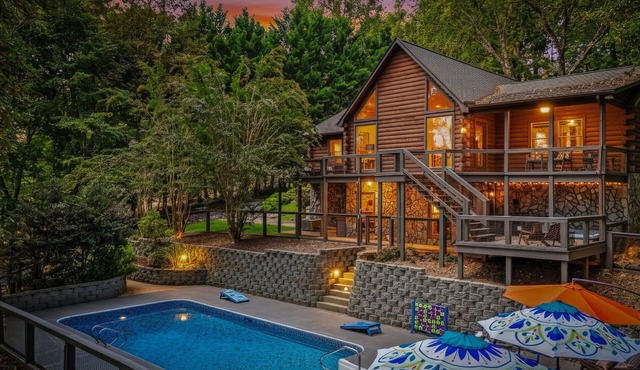 Riverfront Log Cabin: Pool, Hot Tub, Disc Golf, Fire Pit, Adventure Tower in Mount Airy