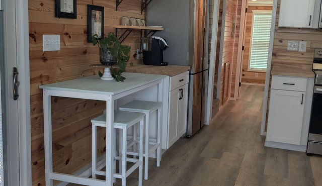 Rustic Tiny Home Escape - Pets Stay Free! in Georgetown