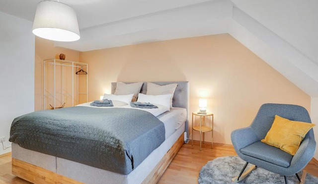 Schlossberg Panorama Suite - 3BR & Free Parking in Altstadt by HERO HOMES Graz