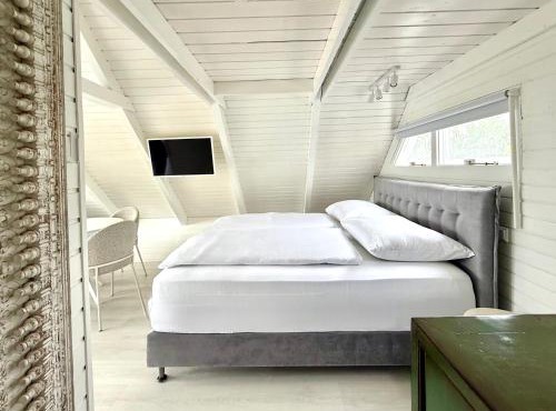 Seehütte Neusiedlersee "Schilfhaus" inklusive Elektroboot