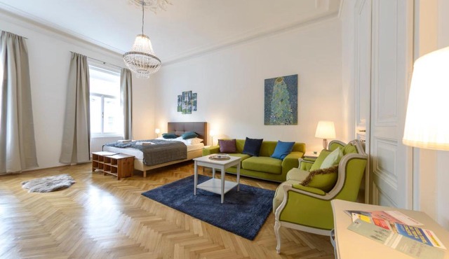 Senator Suite Stephansplatz by ichbucheAT