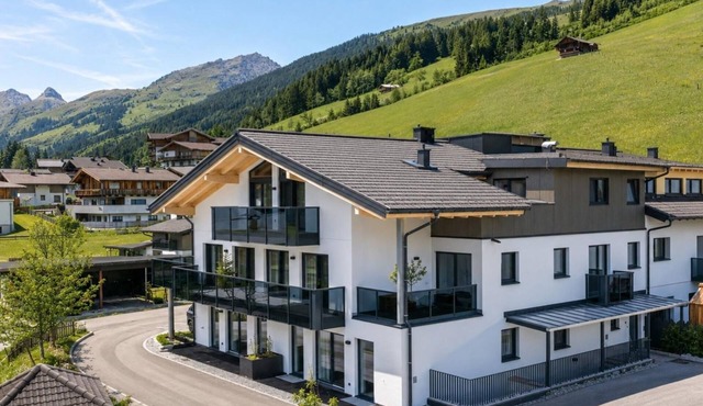 Ski-in, ski-out in Alpine style and sauna