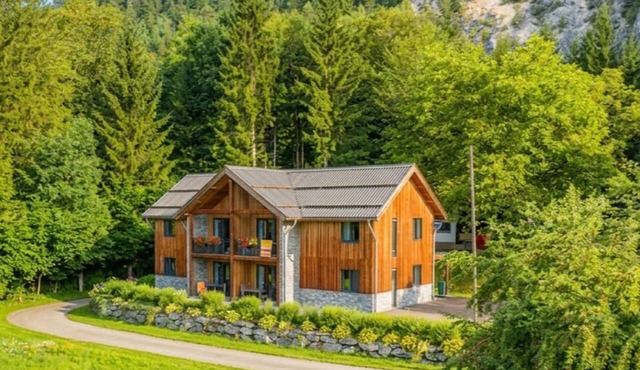 Spacious apartment in the Alps close to a lake