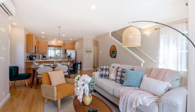 Spacious 3B/2.5B Home in the Heart of Capitol Hill in Seattle