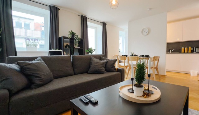 Spacious 4-bedroom with WiFi and AC in awesome Wien in Wien