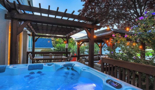 Spend your days exploring the mountains, come home and soak in the hot tub, grill on the deck, reconnect with family and friends in the thoughtfully designed comfortable retreat with both intimate and large gathering spaces. in Draper