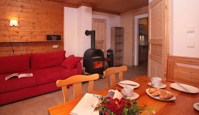 Staudi's ski hut Top9 in hut style directly on the piste Wood-burning stove