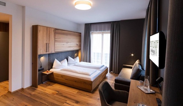Style multi-bed room with balcony - Familiengut Ertlhof
