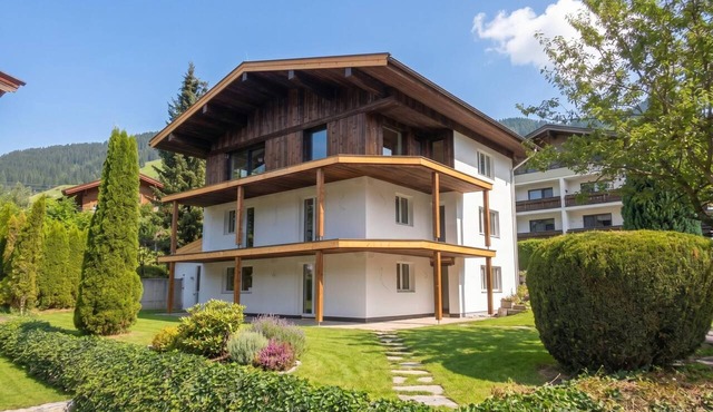 Stylish apartment with sauna, by the slopes