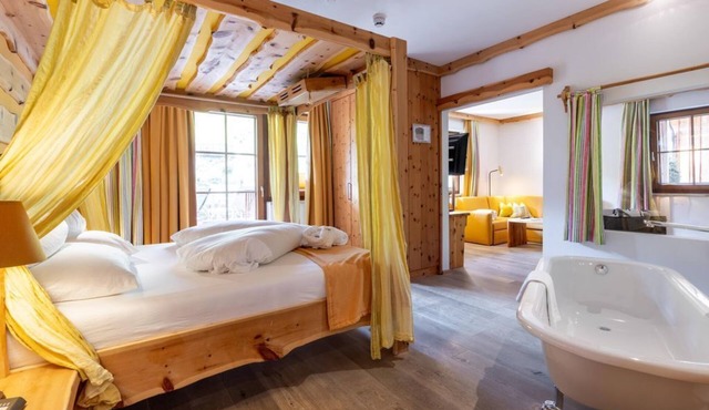 "Suite Arnika" with bathtub, shower, WC (1-3 n.) - Nature and wellness hotel