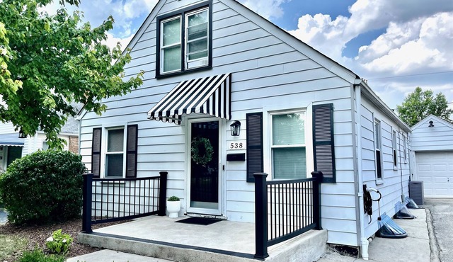 The Columbus Cape Cod Cottage | 1st Floor Beds! in Columbus