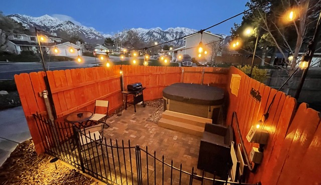 THE HIDEAWAY: Charming, 2-bedroom apartment near ski slopes & Wasatch Mountains. in Sandy