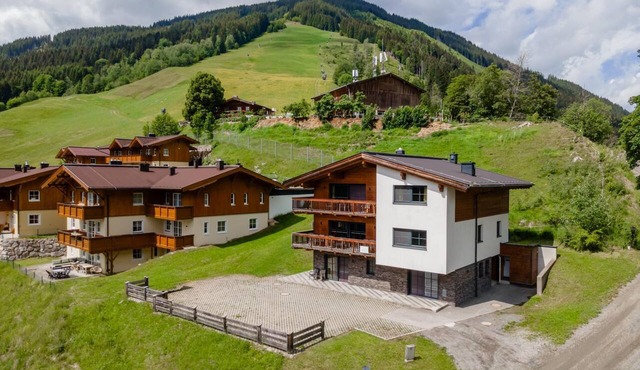 Top chalet near the slope and lift in Saalbach