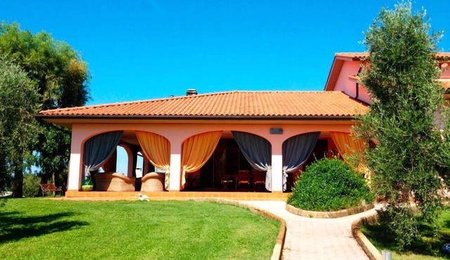 Vallegaia estate, complete relaxation with swimming pool, tennis, football in Rosignano Marittimo