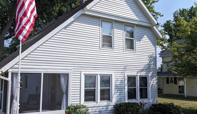 Waterfront home on the Sandusky Bay. Nice fishing spot close to Cedar Point. in Sandusky