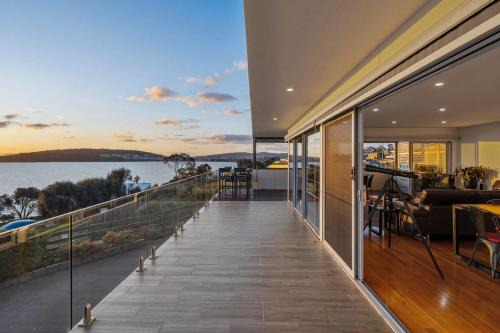 Whataview - Luxe, Sunset Soaking Tub & Fire Pit in Primrose Sands