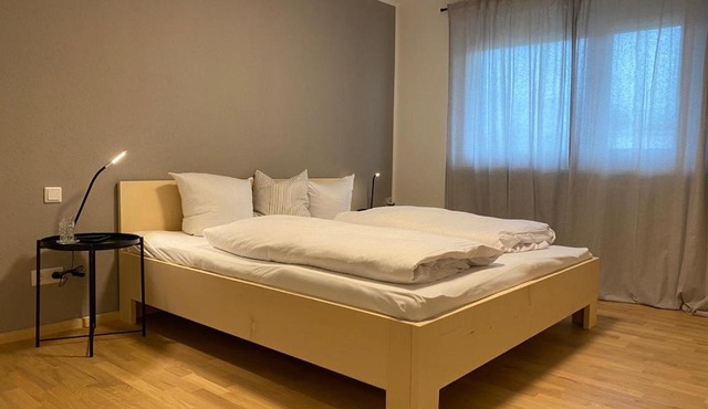 WOHNUNG EG KLIMATISIERT mit 3 Schlafzimmer in ruhiger Gegend