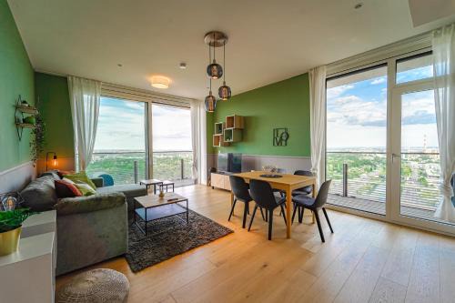 Wonderful Apartment with 2 bedrooms and pool and parking
