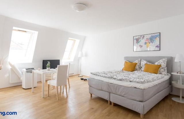 Between Schoenbrunn and the City Center Apt 40