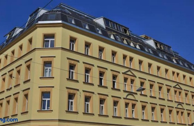 Between Schoenbrunn and the City Center. Apt. 31