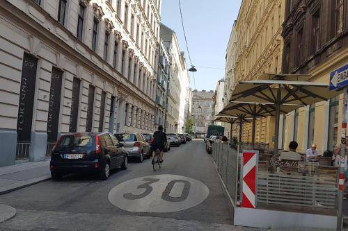 Schottenfeld Apartment | 80 m² Apartment ∙ 3 bedrooms ∙ 8 guests