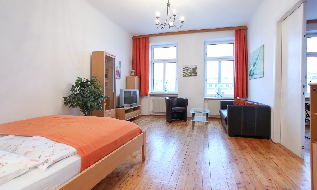 Josefstadt Apartment | Large Viennese old building apartment with flair