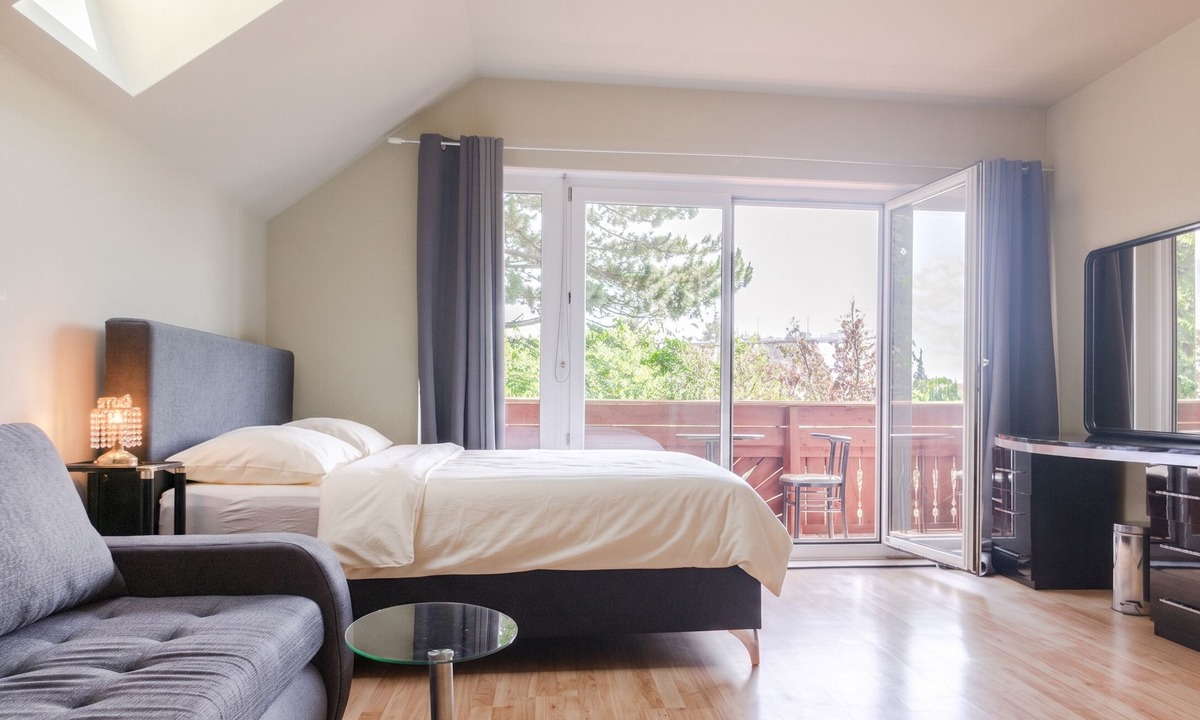 Grinzing Apartment | Cozy Room With Shared Garden Access