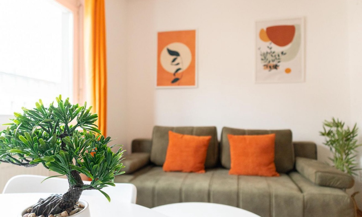 Favoriten Apartment | Cozy 1BR+1LV Apt. Steps Away from Reumannplatz U1