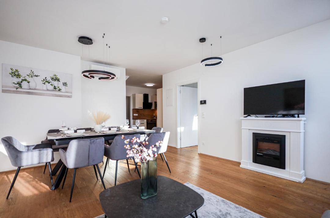 Leopoldstadt Apartment | 3 BDR - Sky Rooftop Glow, Best View over Vienna
