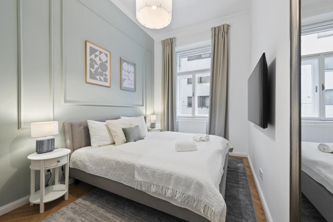 Josefstadt Apartment | Bel Étage - 4BR Superior Family-Suite with AC - City Centre