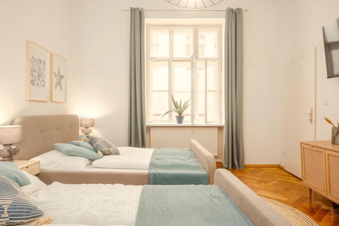 Brigittenau Apartment | Near City Center - 3min walk to U4 Metro