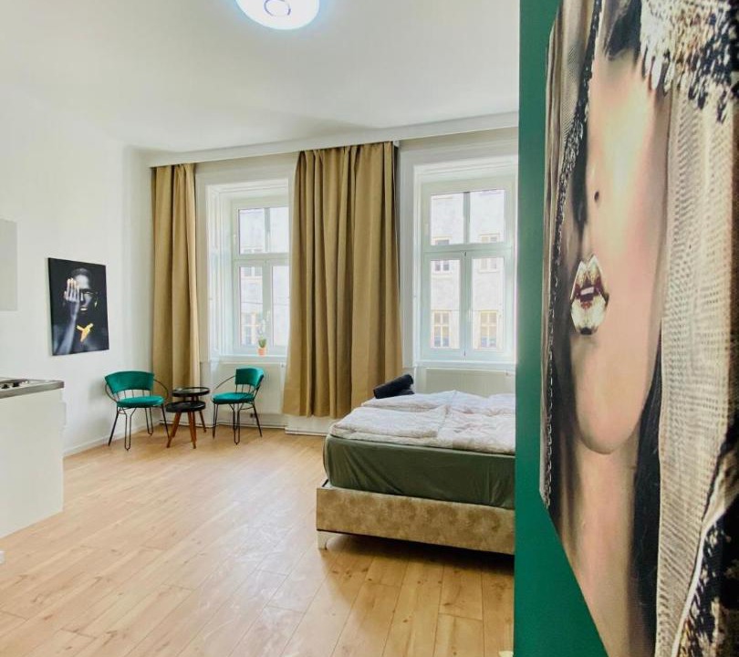 Matzleinsdorf Apartment | Budget 8BR Apartment with Terrace for 16 Guests