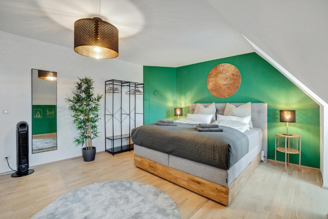 Graz City Centre Apartment | Altstadt View Suite - 2BR at Jakominiplatz & Free Parking by HERO HOMES Graz