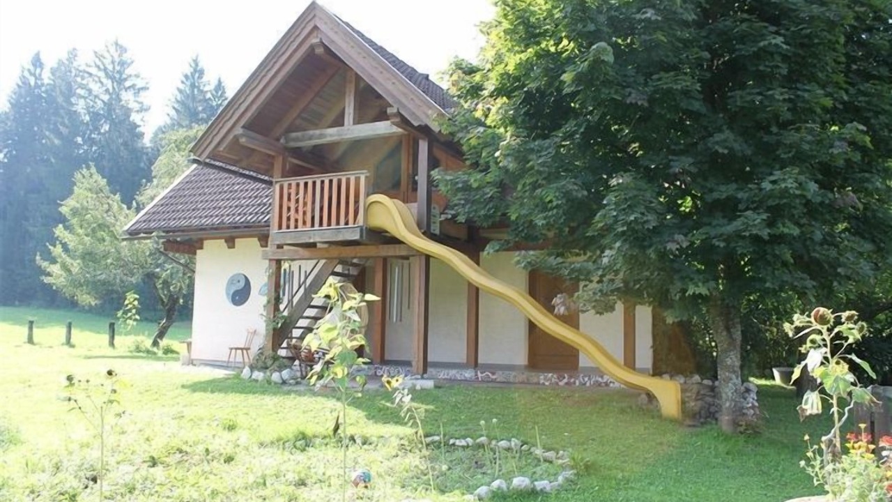 Photo of Buildings in Tropolach