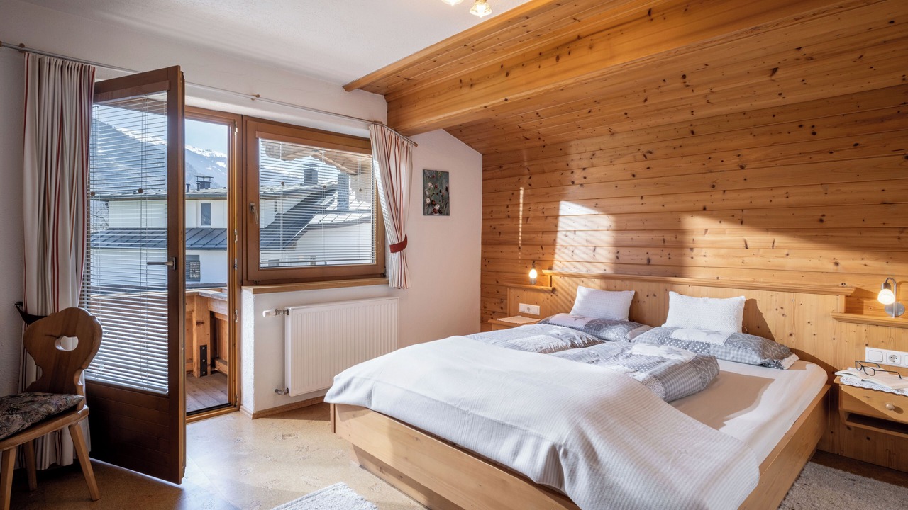 Photo of Bedroom in Kapfing