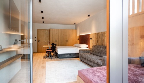 Deluxe Quadruple Room, 1 King Bed with Sofa bed, Balcony, Mountain View (Alpensuite)
