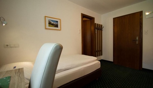 Single Room, Mountain View