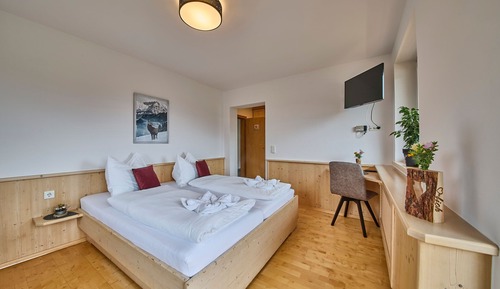 Classic Triple Room, Balcony, Mountain View