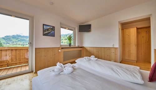 Classic Triple Room, Balcony, Mountain View