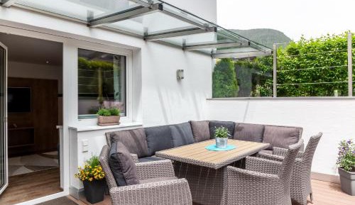 Two-Bedroom Deluxe Apartment with Garden View