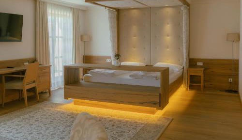 Honeymoon Suite
