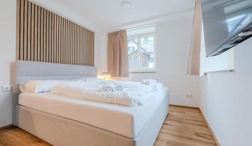 Deluxe Two-Bedroom Apartment with Garden View