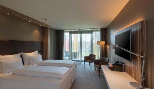 Deluxe King Room with Balcony