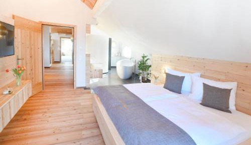 Suite with Lake View