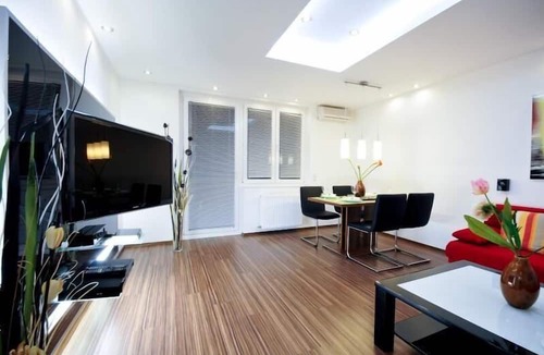 Leopoldstadt Apartment | Apartment in Vienna with a luxurious and modern interior and a balcony