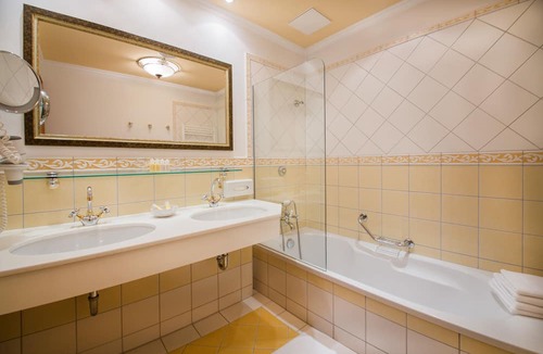 Alpendorf Hotel | Hotel AlpenSchlössl