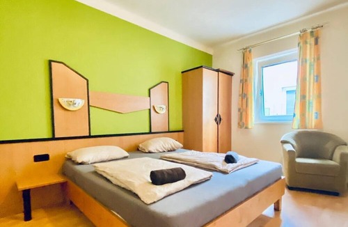 Rudolfsheim-Funfhaus Hotel | Affordable Central Rooms Near U3