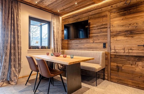 Sankt Martin am Tennengebirge Apartment | Apartment With Shared Infinity Pool