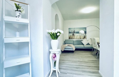 Klosterneuburg Apartment | 2BR Apt With 1LR Close to Museum Gugging